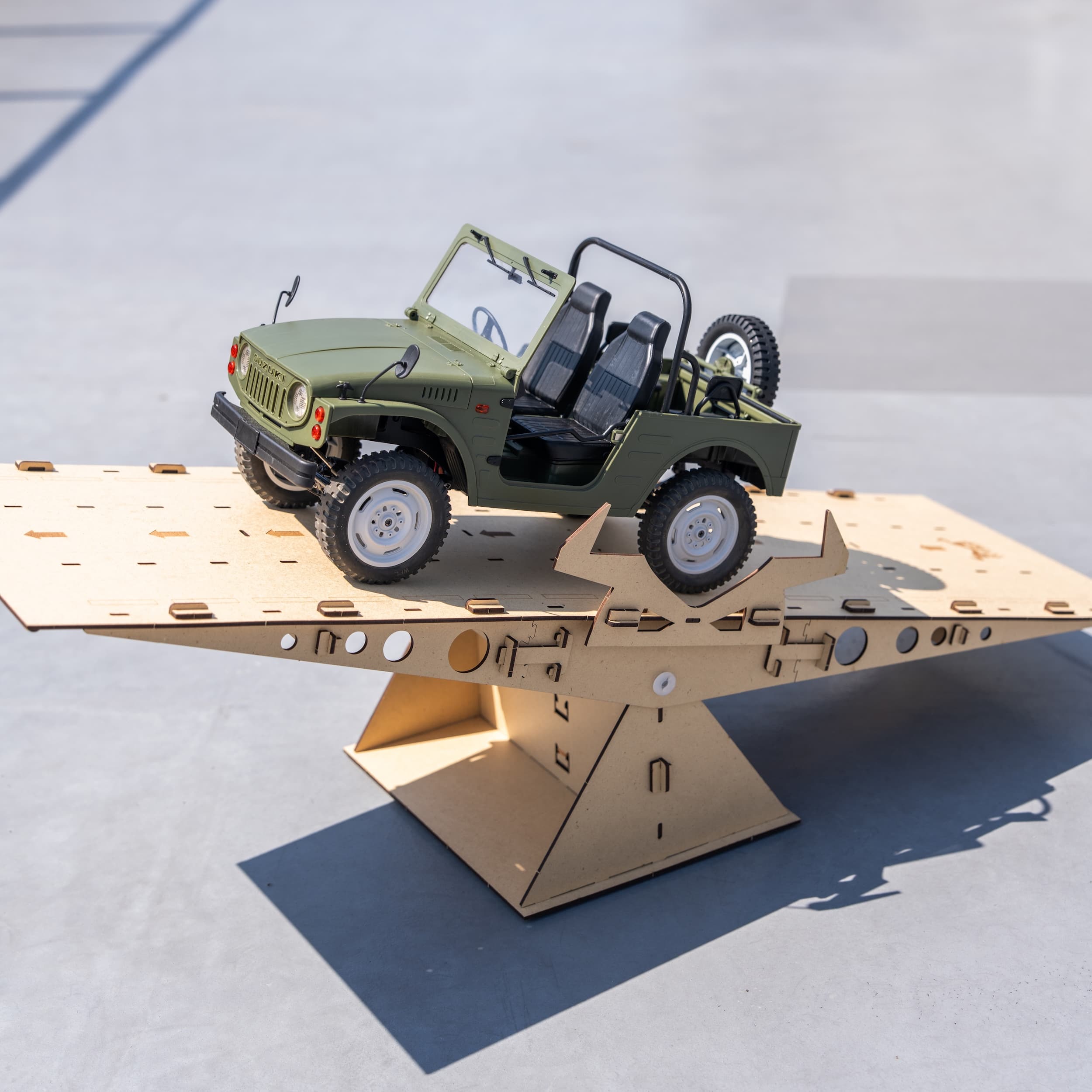 2次予約受付中・数量限定】スズキ ジムニー (SJ10 1型)C84 RTR＋MDF