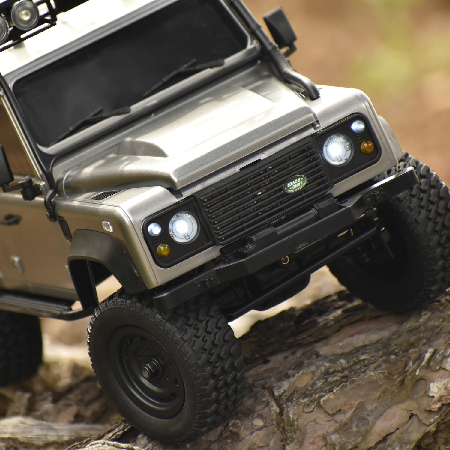ランドローバー ディフェンダー 1/18 RTR（MNモデル/MN111C）【2026年7
