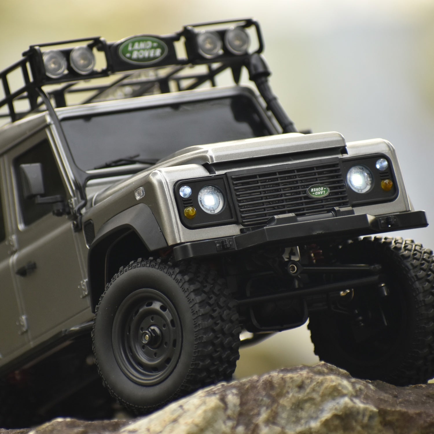 ランドローバー ディフェンダー 1/18 RTR（MNモデル/MN111C）【2026年7