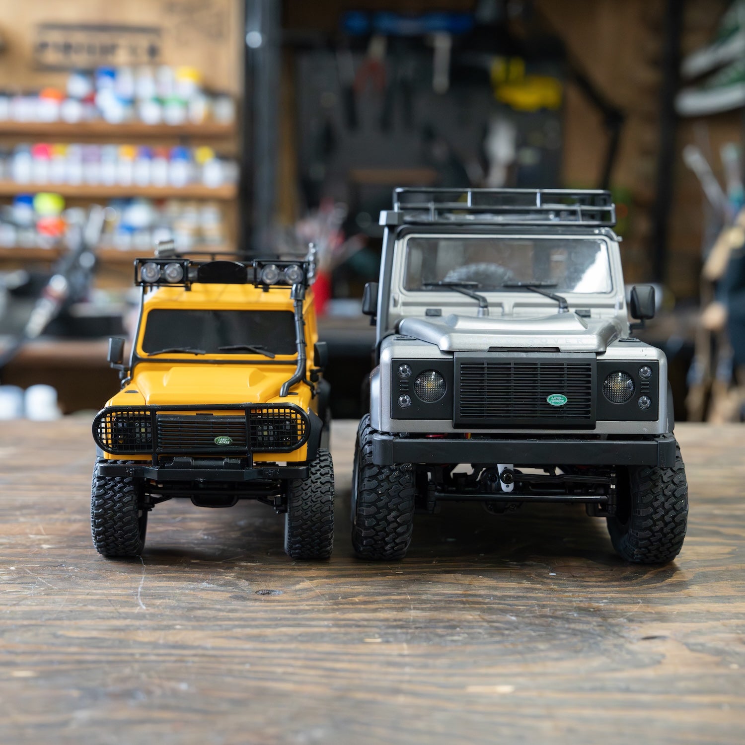 ランドローバー ディフェンダー 1/18 RTR（MNモデル/MN111C）【2026年7