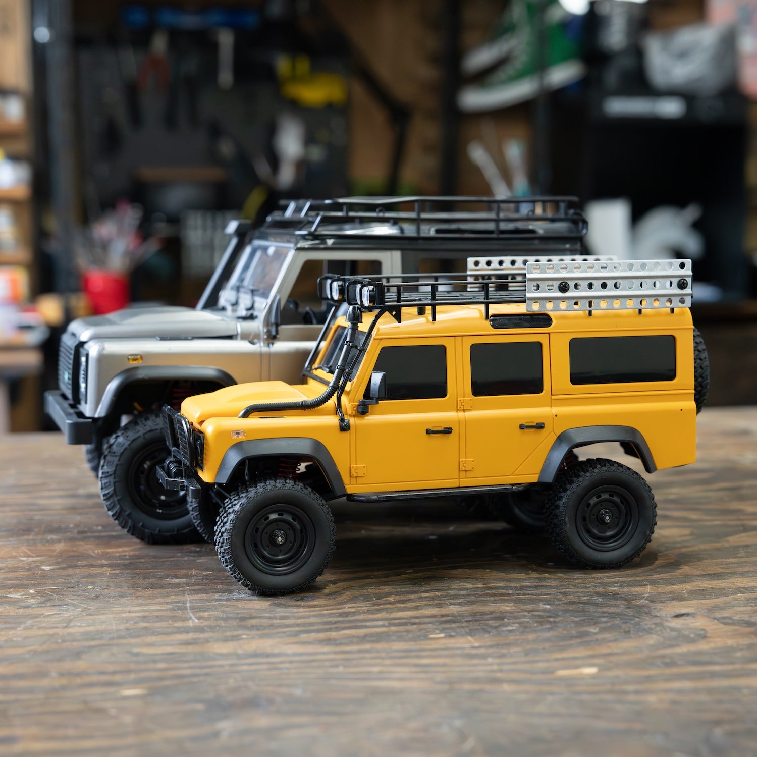 ランドローバー ディフェンダー 1/18 RTR（MNモデル/MN111C）【2026年7